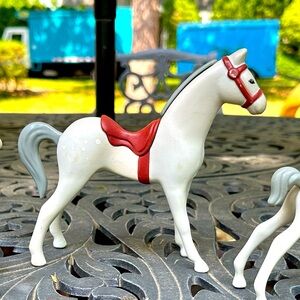 Vintage Little Tikes Dollhouse Stable Light Gray Horse Brown Saddle 6”